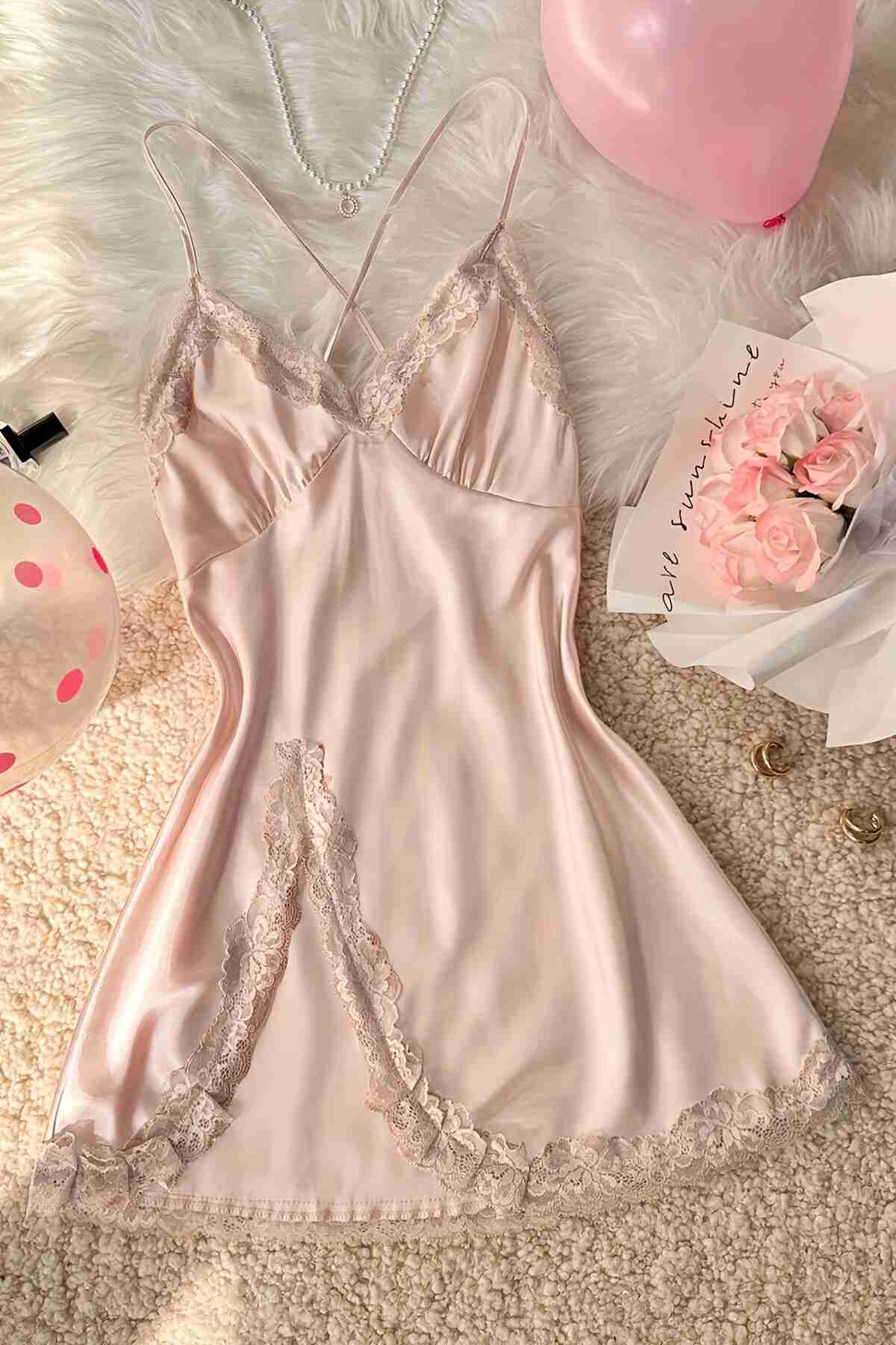 Aşk Lingerie Fantazi Dantel Büzgü Detaylı Yırtmaçlı Saten Gecelik Bej