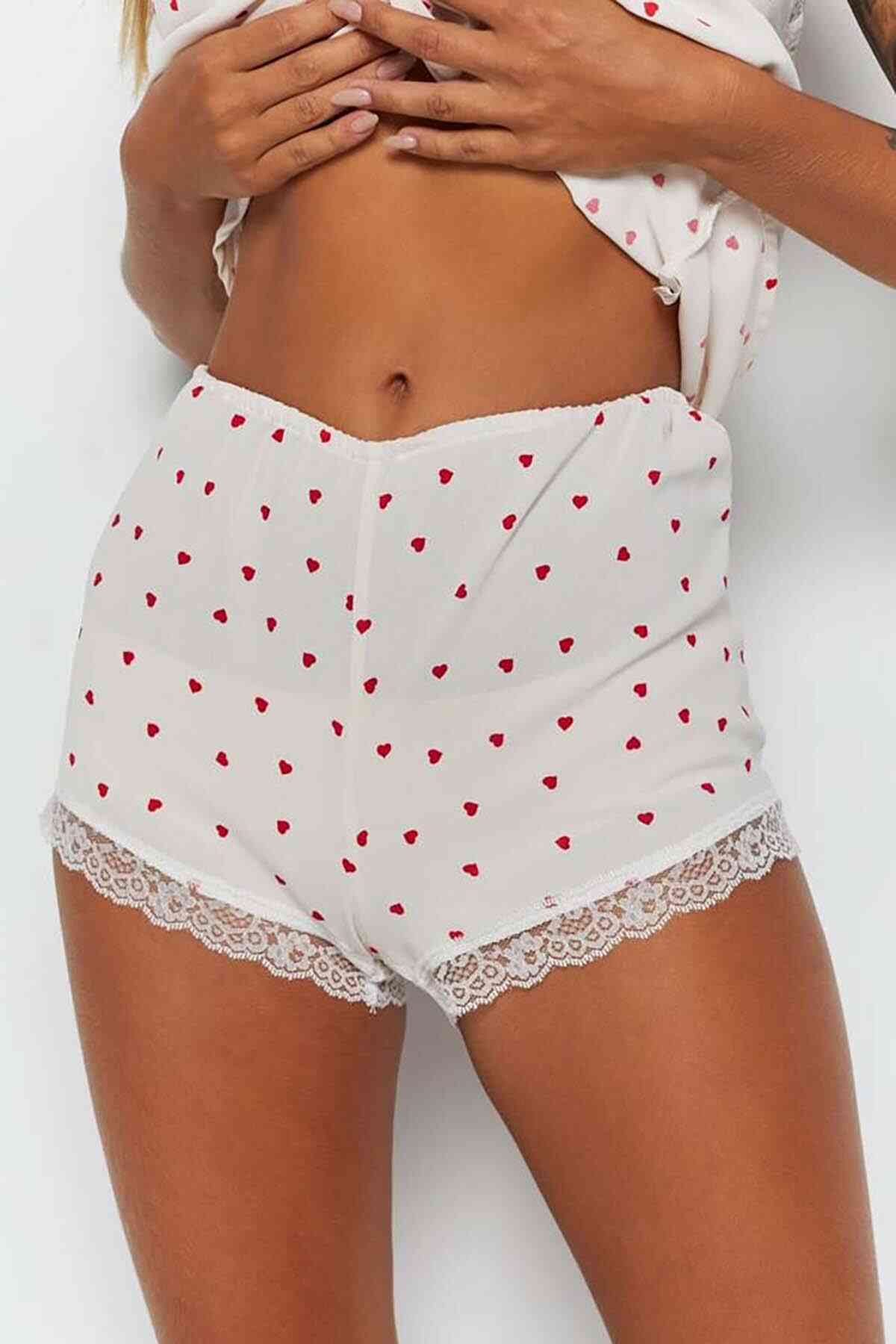 Aşk Fantazi Dantel İşlemeli Kalpli Şortlu Pijama Takım Beyaz