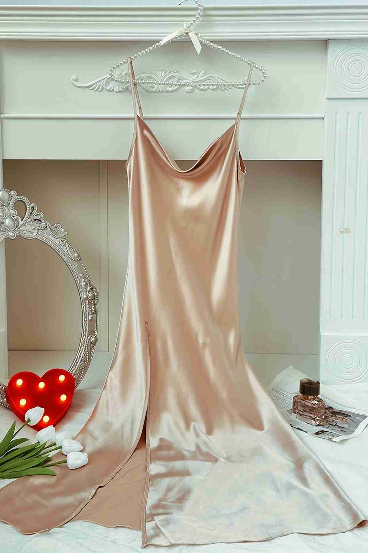 Aşk Lingerie  Degaje Yaka Yırtmaçlı Saten Uzun Gecelik Bej